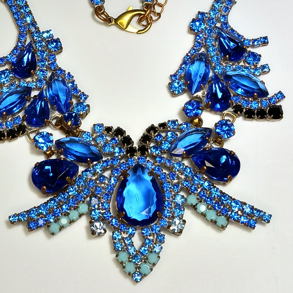 Vintage Deep Blue Crystal Rhinestone Necklace 249$